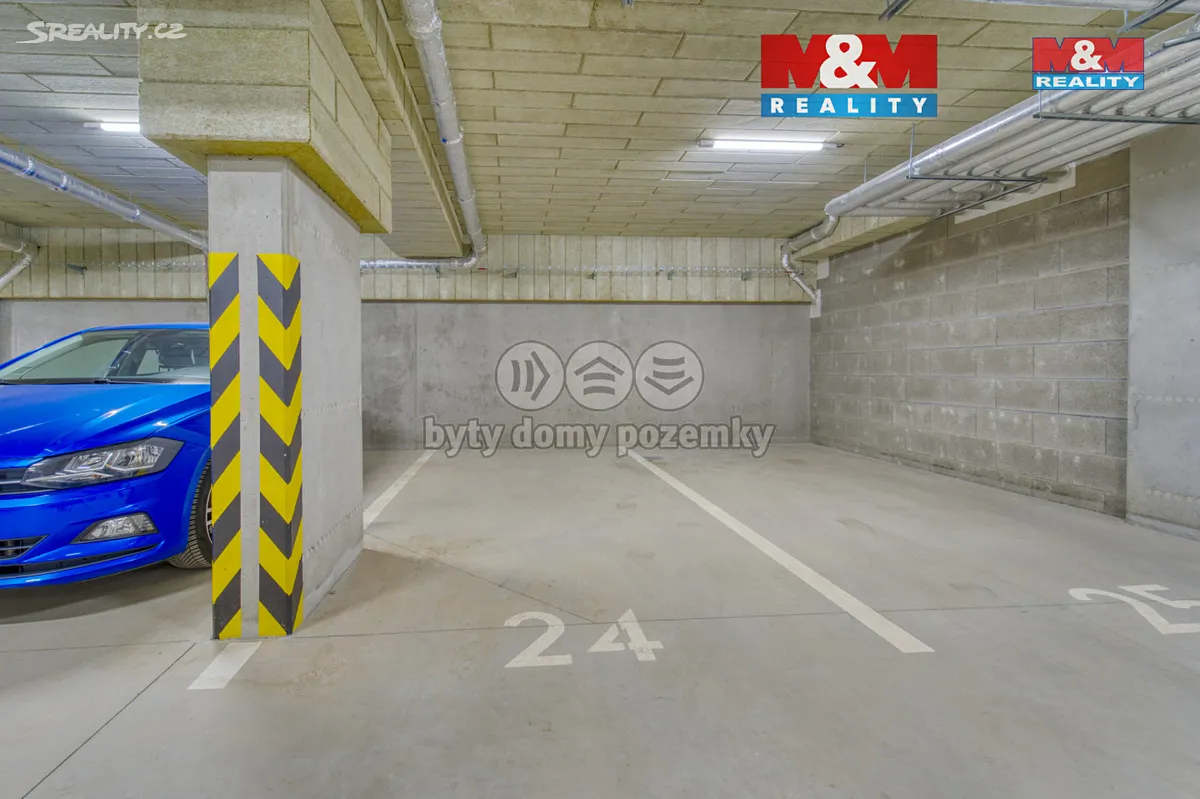 Pronájem garážového stání 22 m², Železná