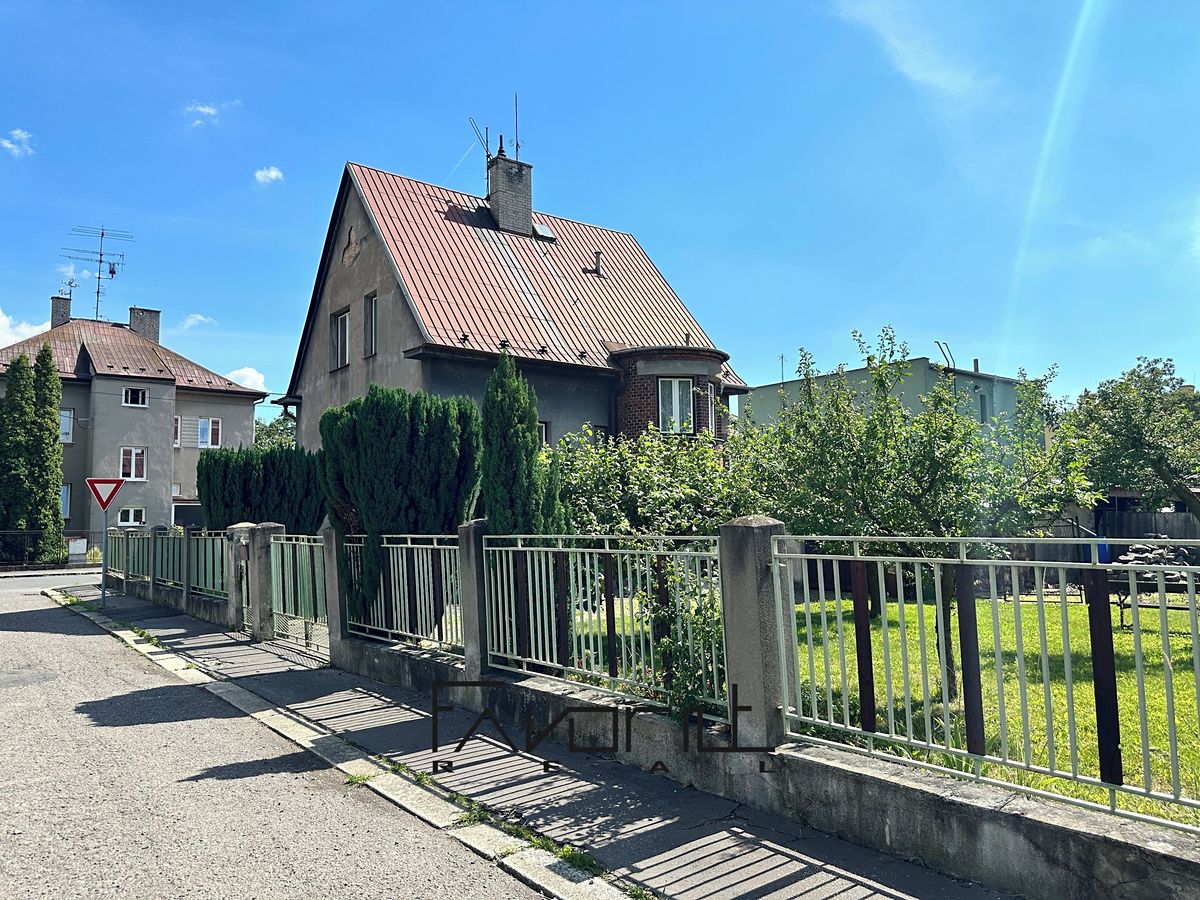 Prodej rodinného domu 150 m², pozemek 721 m² – fotografie 2