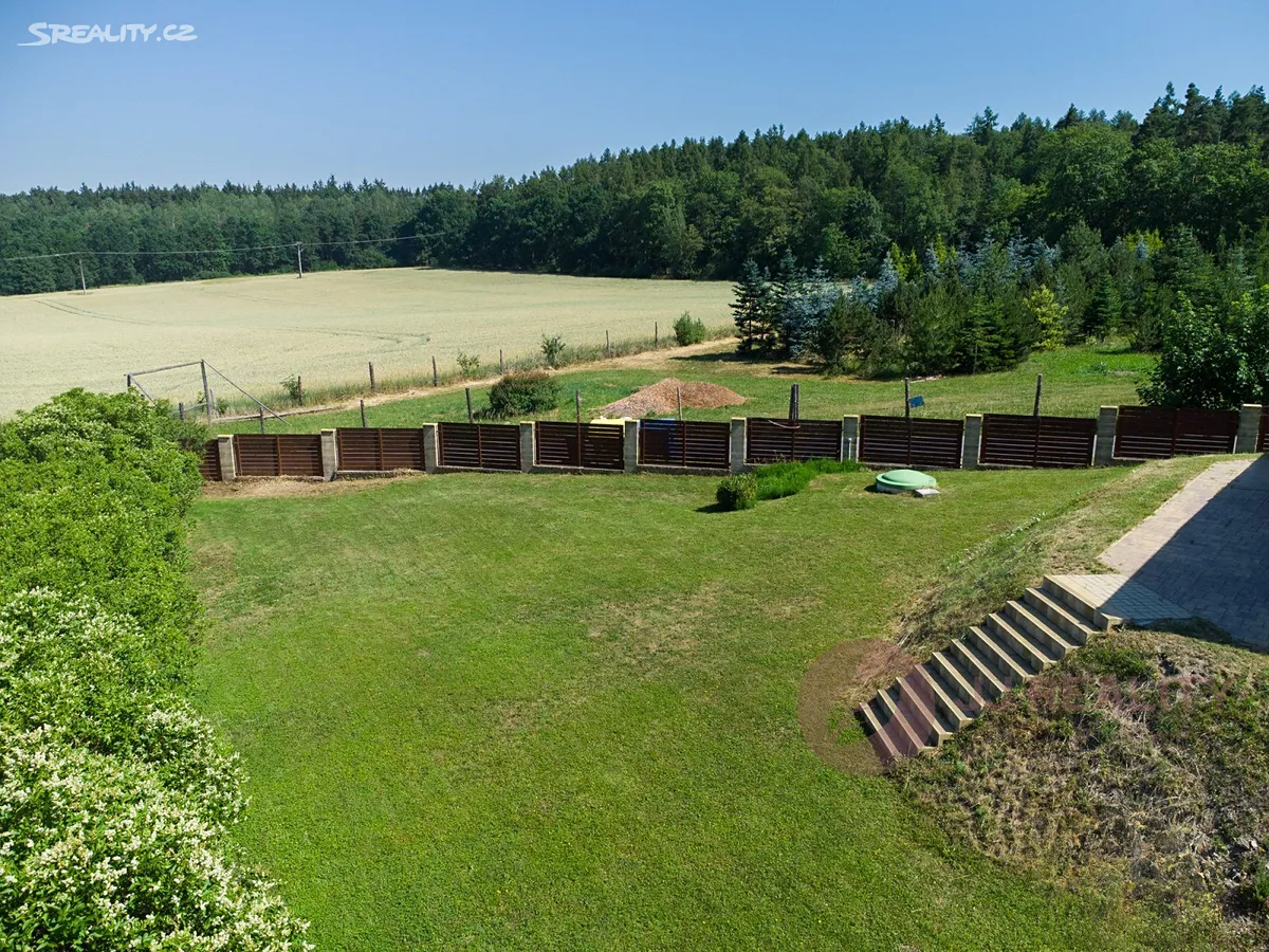 Prodej stavebního pozemku 440 m² – pohled 3