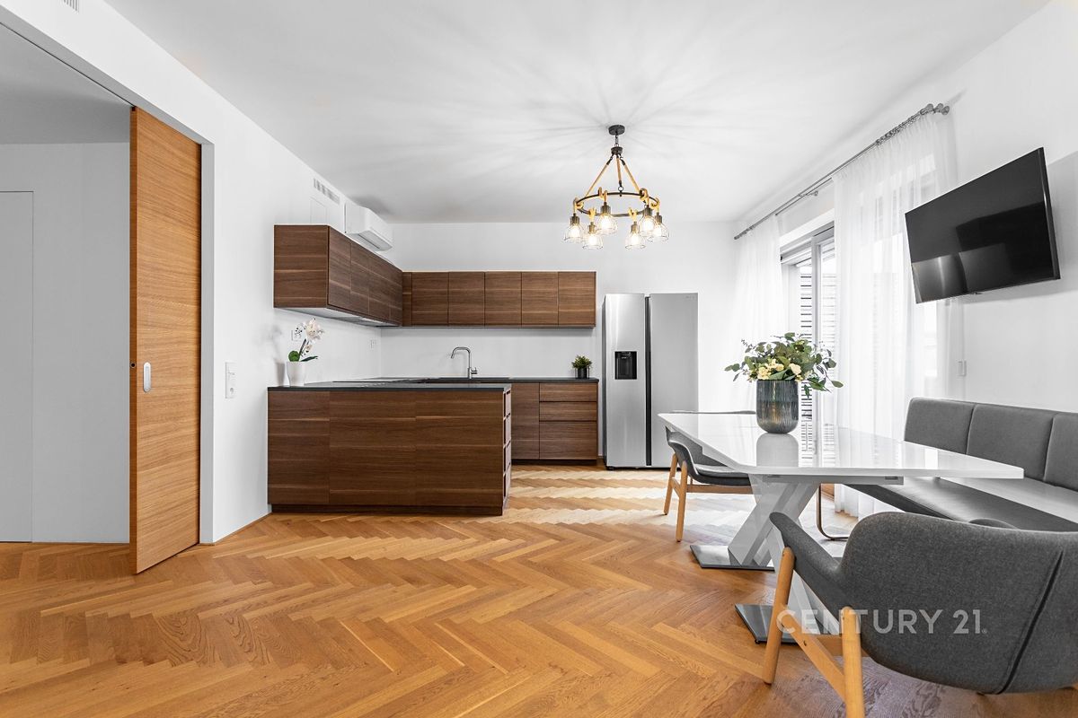 Pronájem bytu 2+kk 82 m²
