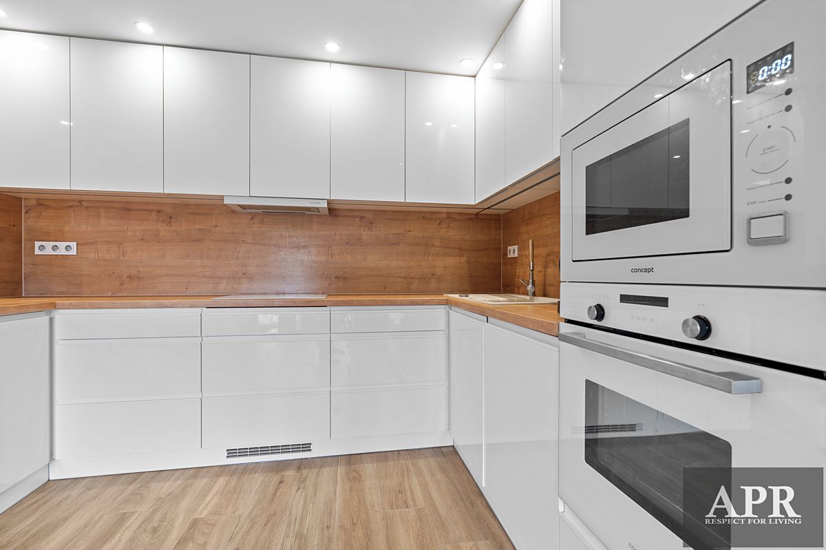 Prodej rodinného domu 228 m², pozemek 957 m² – fotografie 2