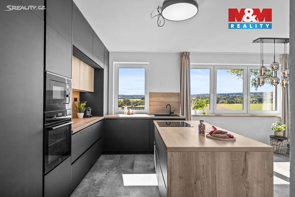 Prodej rodinného domu 216 m², pozemek 1269 m² – pohled 4