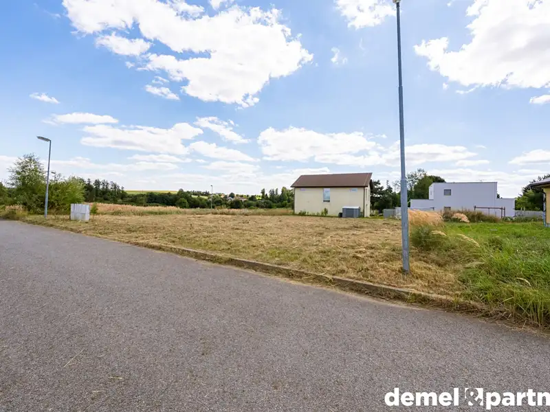 Prodej stavebního pozemku 640 m², Střítež – náhled fotky 1
