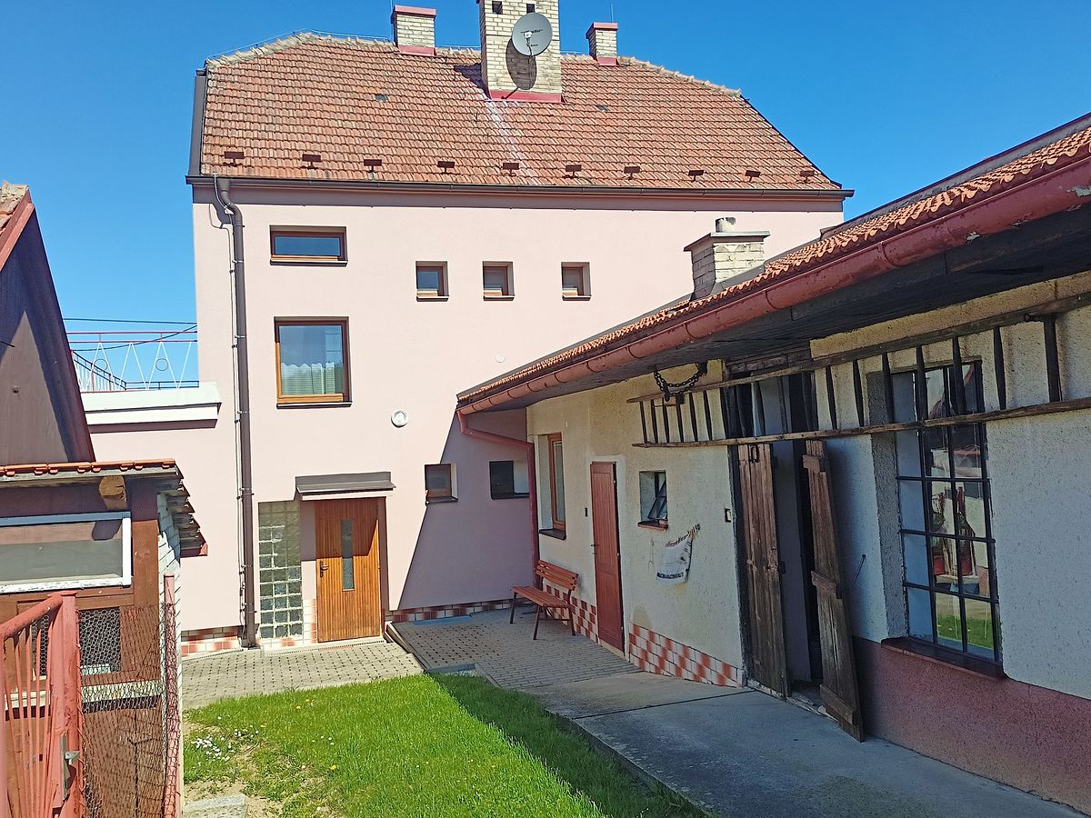 Prodej rodinného domu 190 m², pozemek 1652 m² – fotografie 3