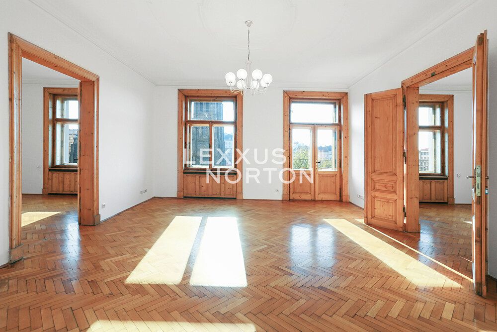 Pronájem bytu 6 pokojů a více 255 m²