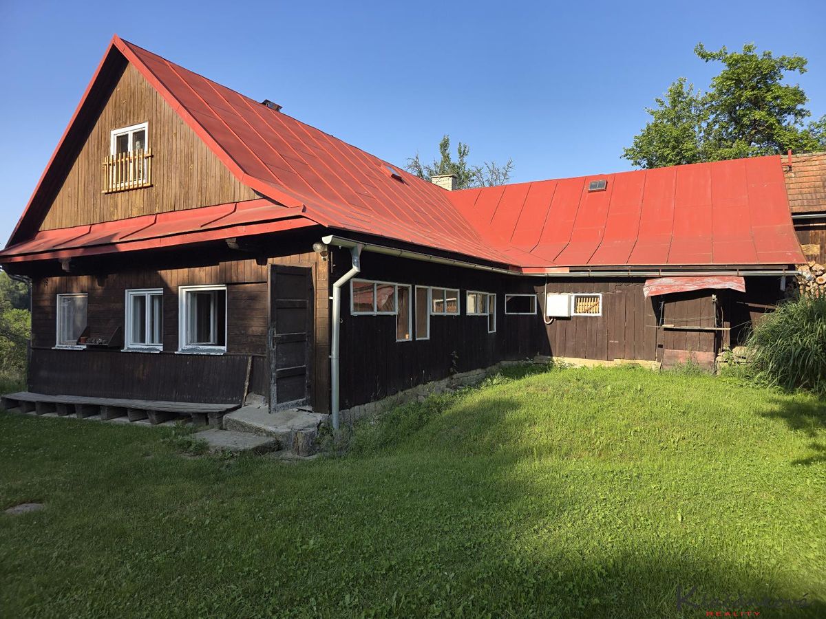 Prodej rodinného domu 138 m², pozemek 5893 m²