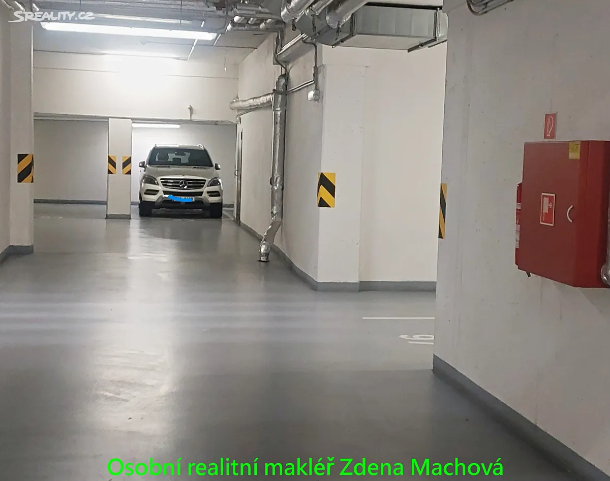 Pronájem garážového stání 18 m² – pohled 4