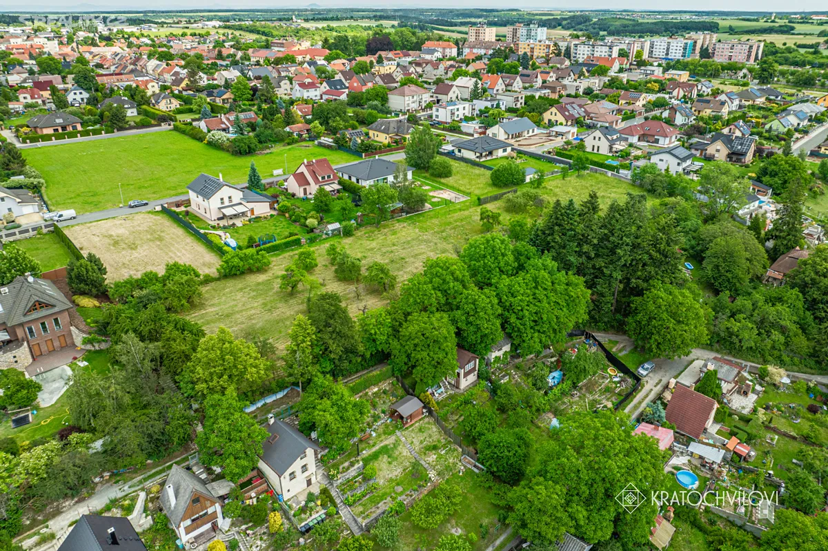 Prodej stavebního pozemku 947 m² – pohled 2