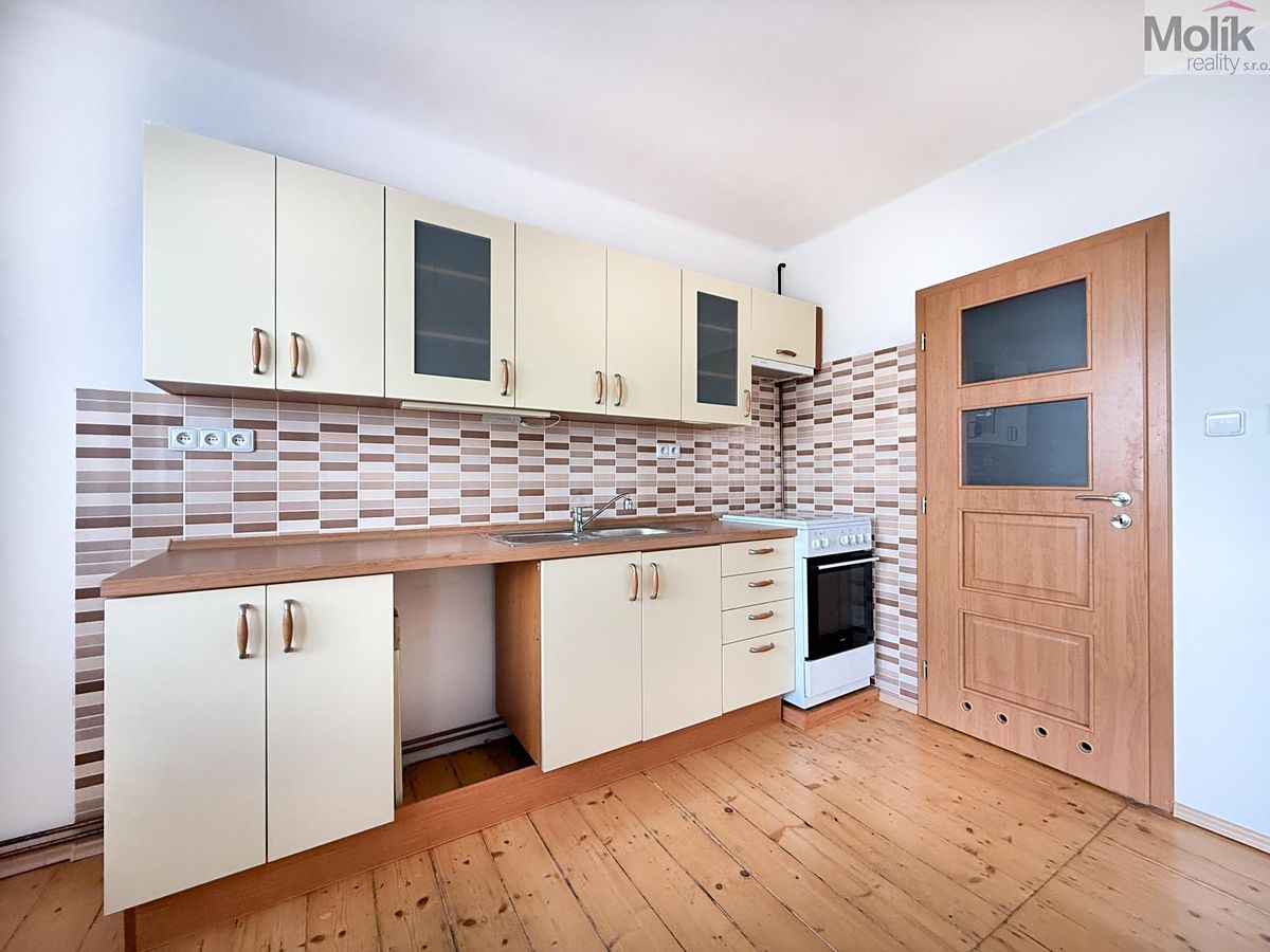 Pronájem bytu 1+kk 33 m² – fotografie 2