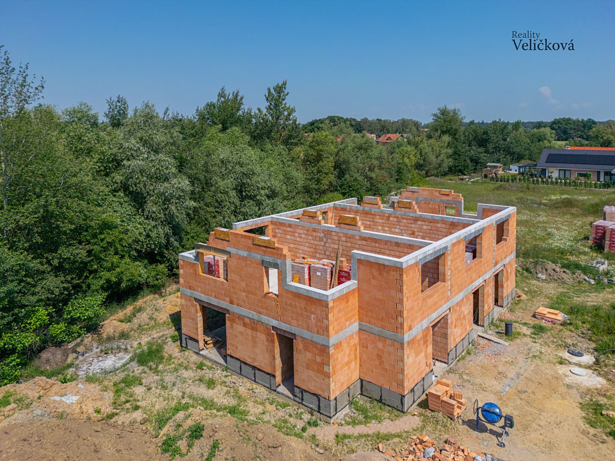 Prodej rodinného domu 105 m², pozemek 350 m² – fotografie 2