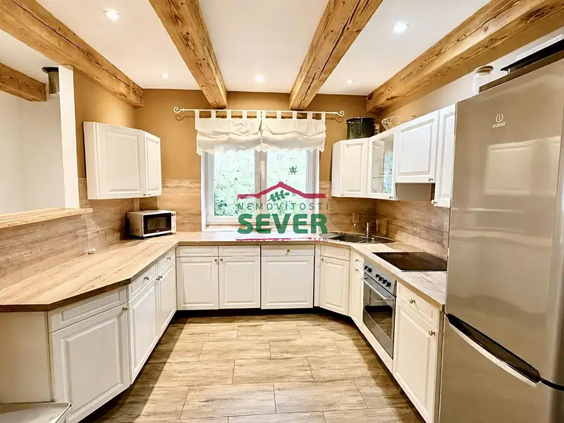 Prodej rodinného domu 220 m², pozemek 1576 m², Louny – náhled fotky 2