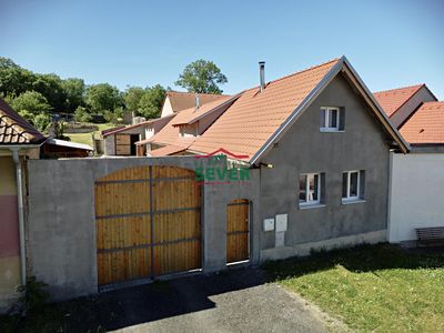 Prodej rodinného domu 220 m², pozemek 1576 m²