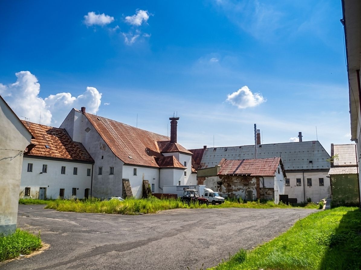 Prodej komerční nemovitosti 3000 m² – fotografie 2