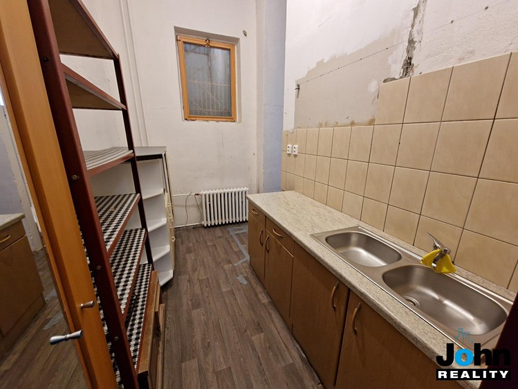 Комерційне приміщення в оренду, 400 м² (19 з 27)