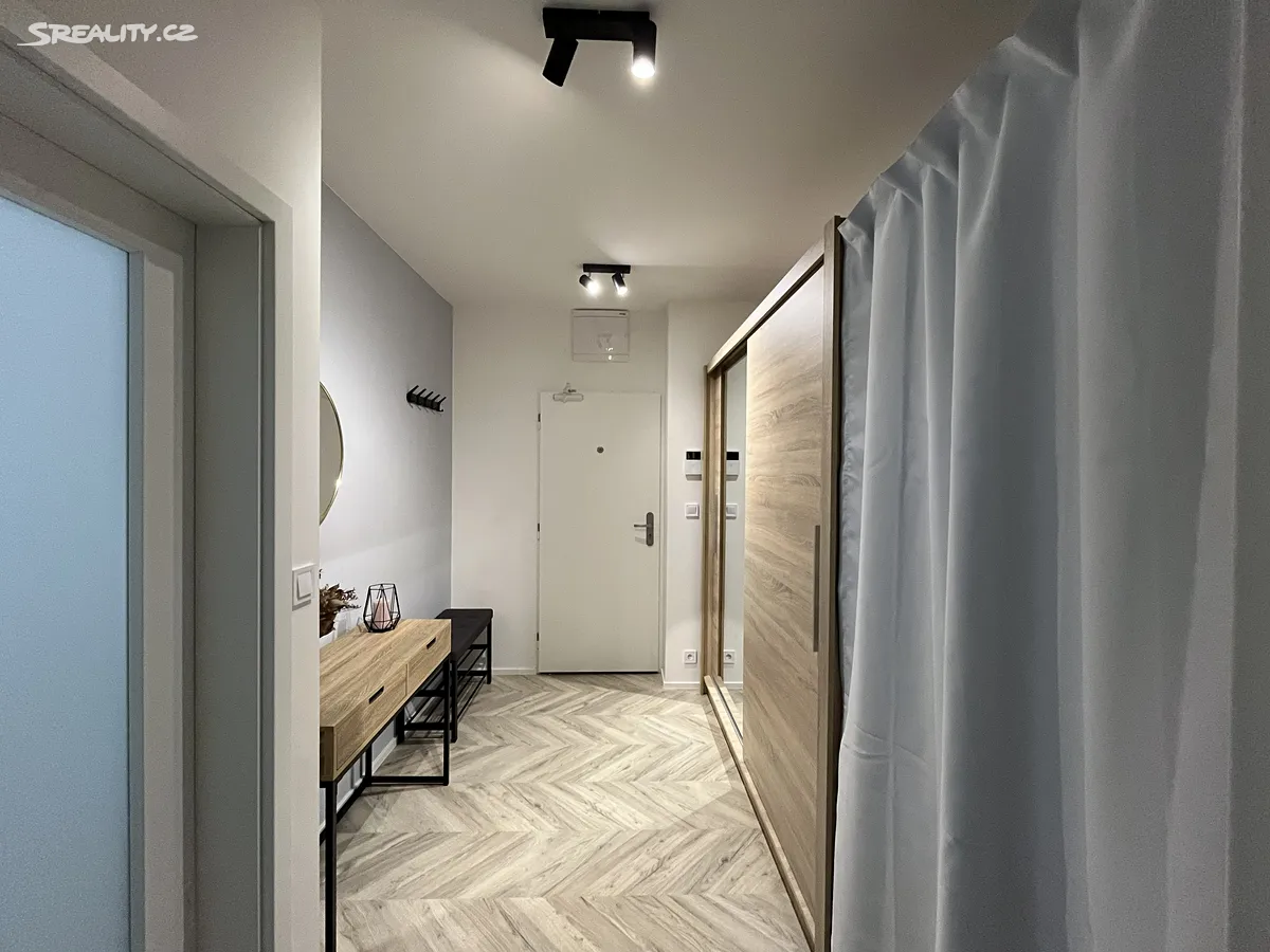 Pronájem bytu 1+kk 32 m² – pohled 5