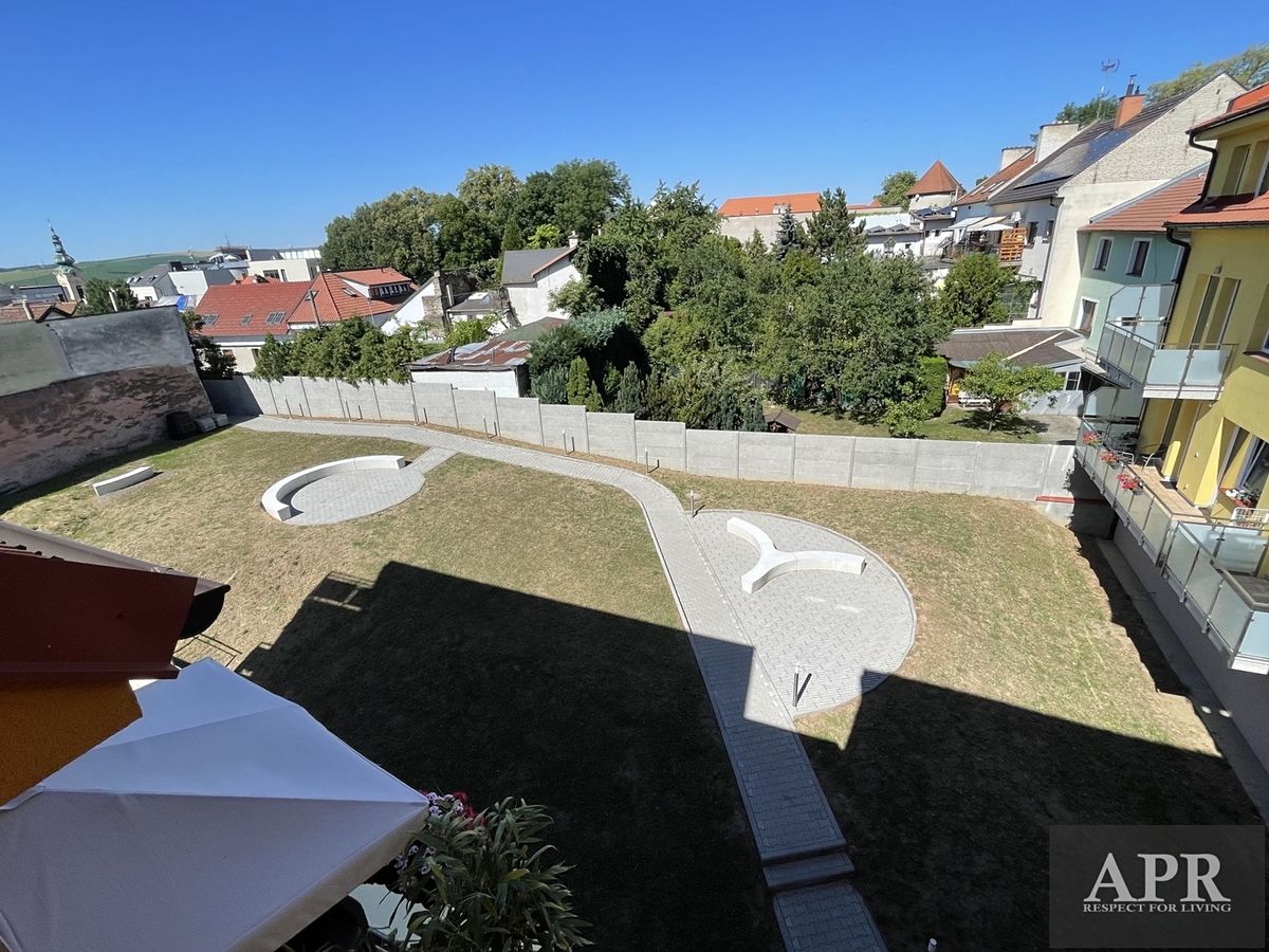 Pronájem bytu 1+kk 37 m² – fotografie 2