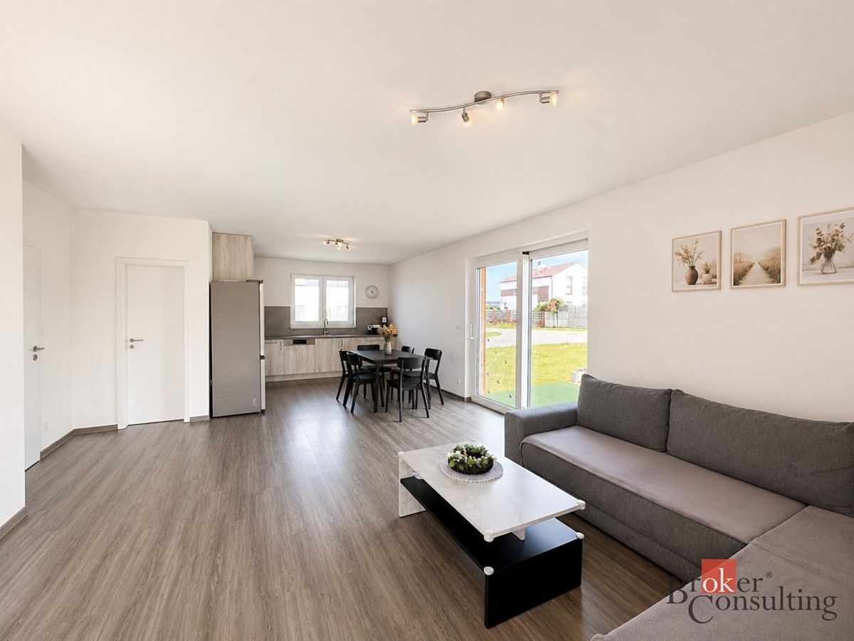 Prodej rodinného domu 240 m², pozemek 652 m² – fotografie 5