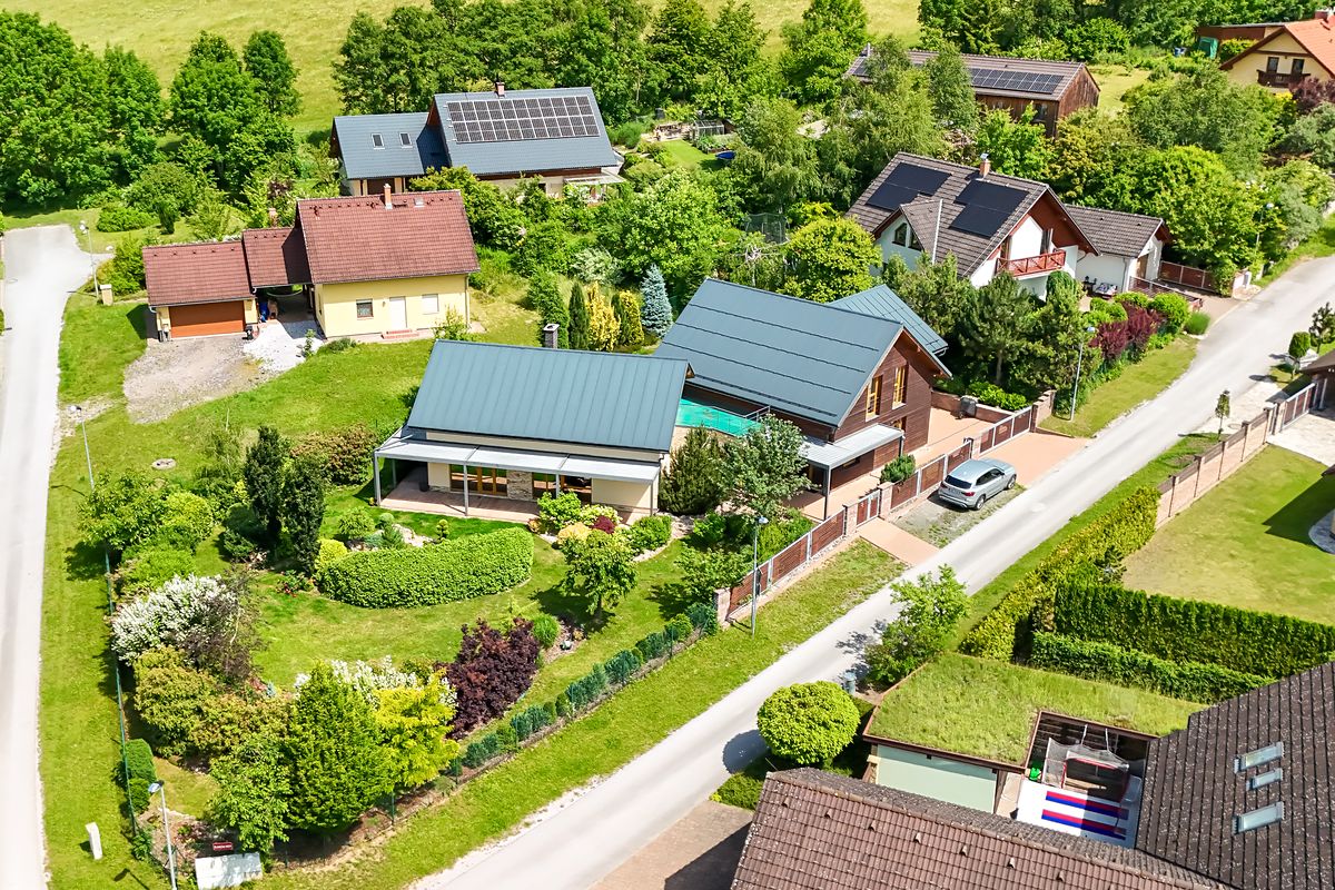Prodej rodinného domu 316 m², pozemek 920 m² – fotografie 2