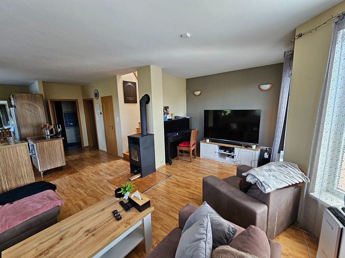 Prodej rodinného domu 200 m², pozemek 1024 m² – fotografie 3