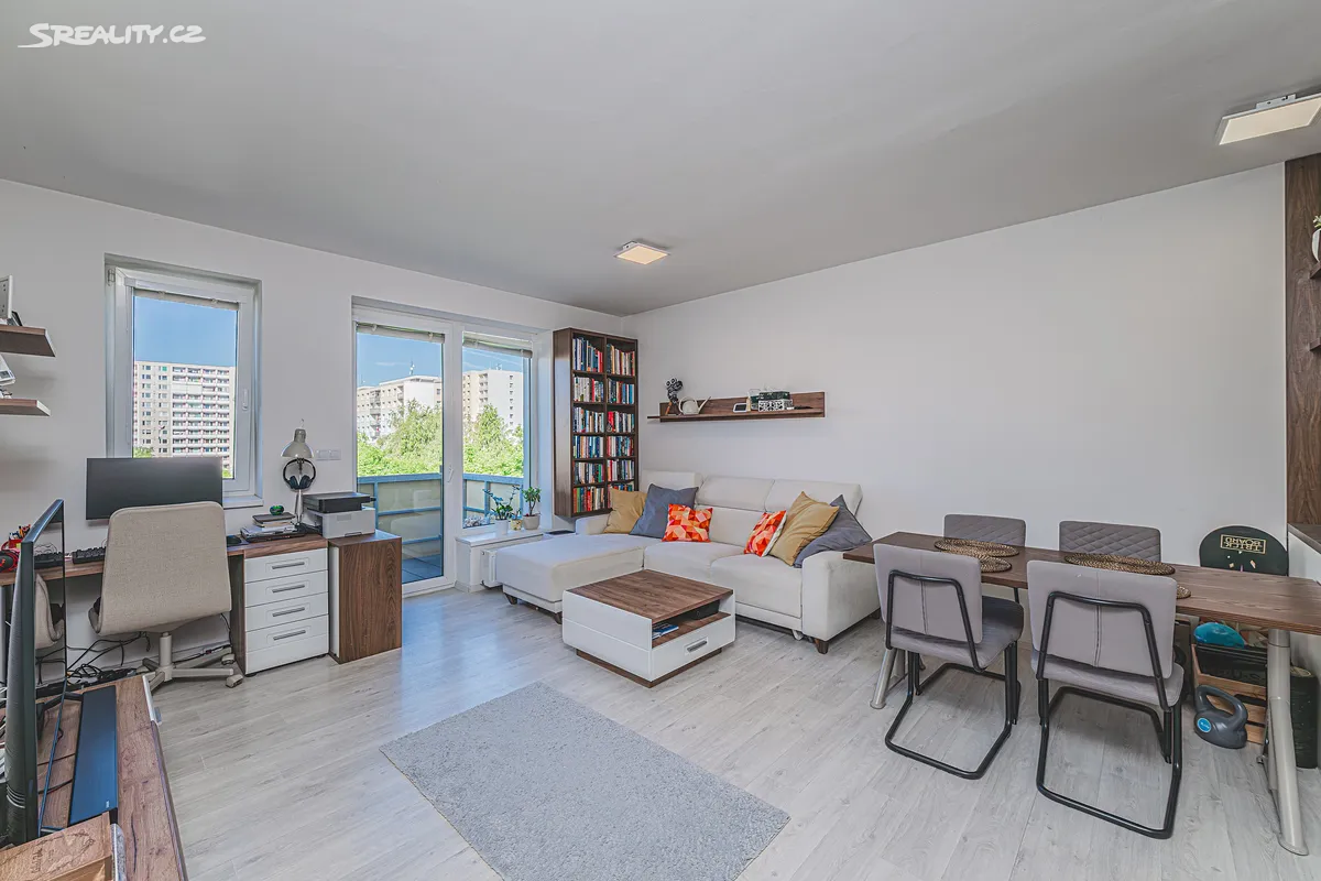 Prodej bytu 2+kk 65 m² – pohled 2