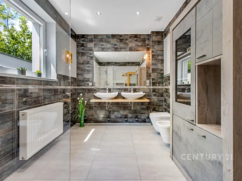 Prodej rodinného domu 354 m², pozemek 693 m², Jeneč – náhled fotky 2