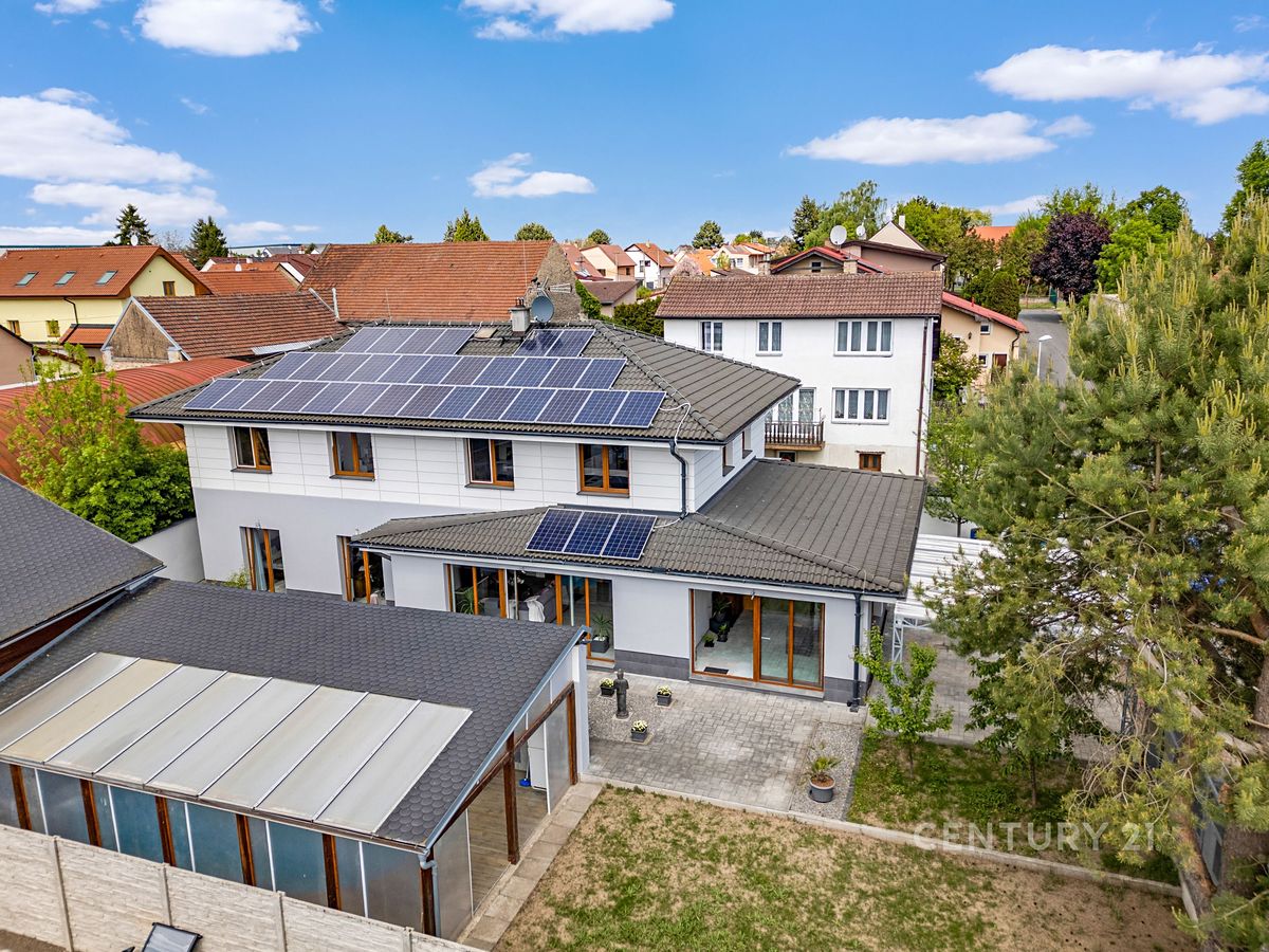 Prodej rodinného domu 354 m², pozemek 693 m² – fotografie 3