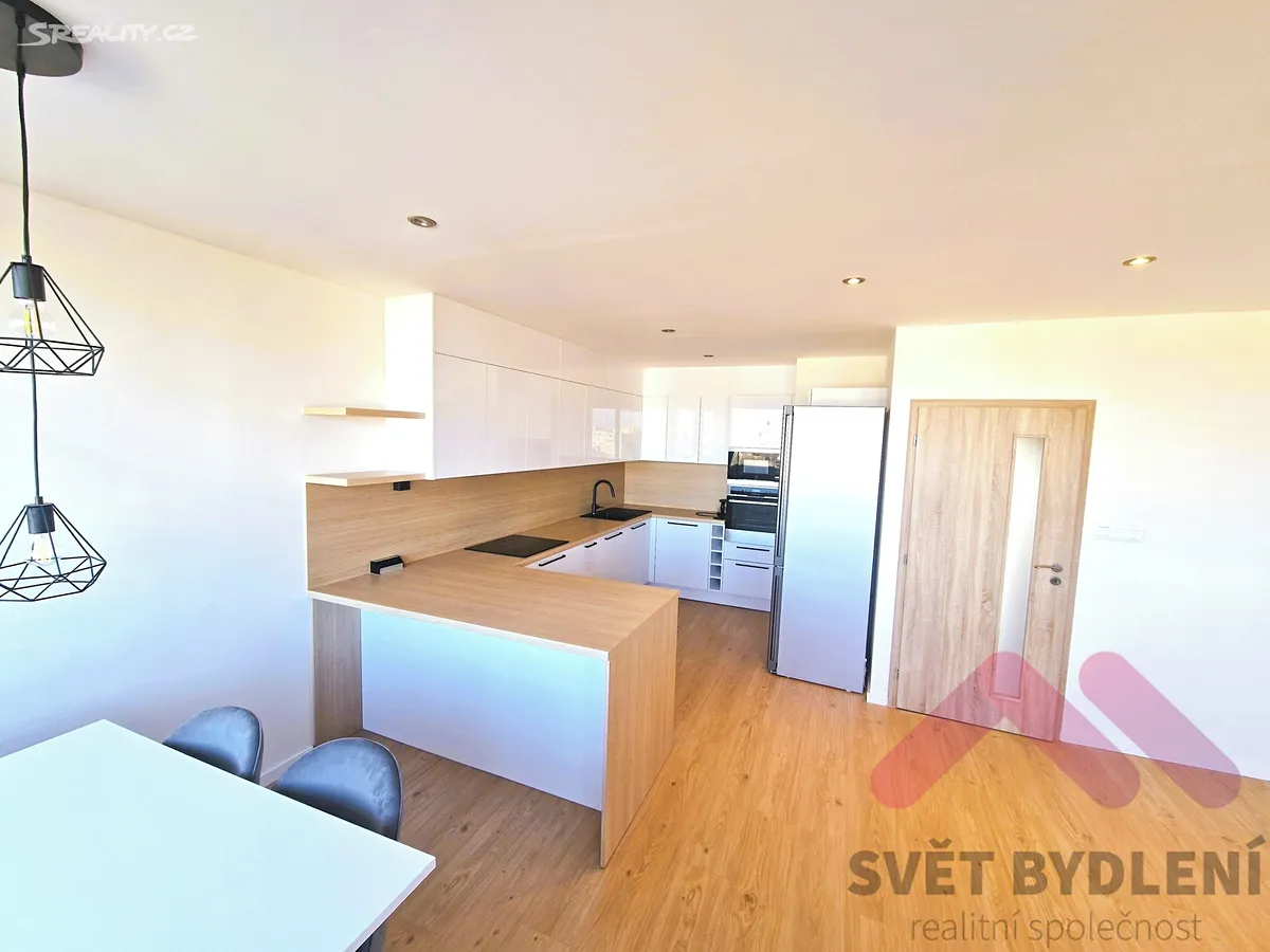Pronájem bytu 3+kk 73 m² – pohled 4