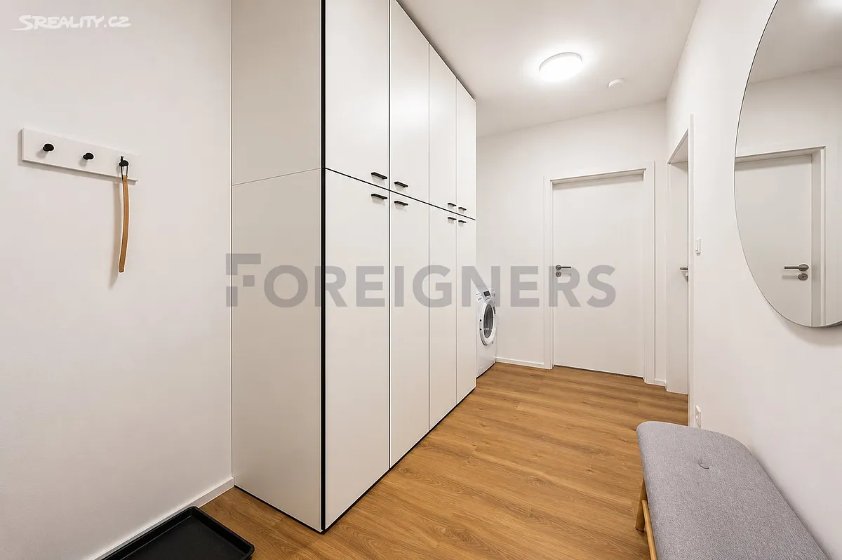 Pronájem bytu 1+kk 38 m² – pohled 4