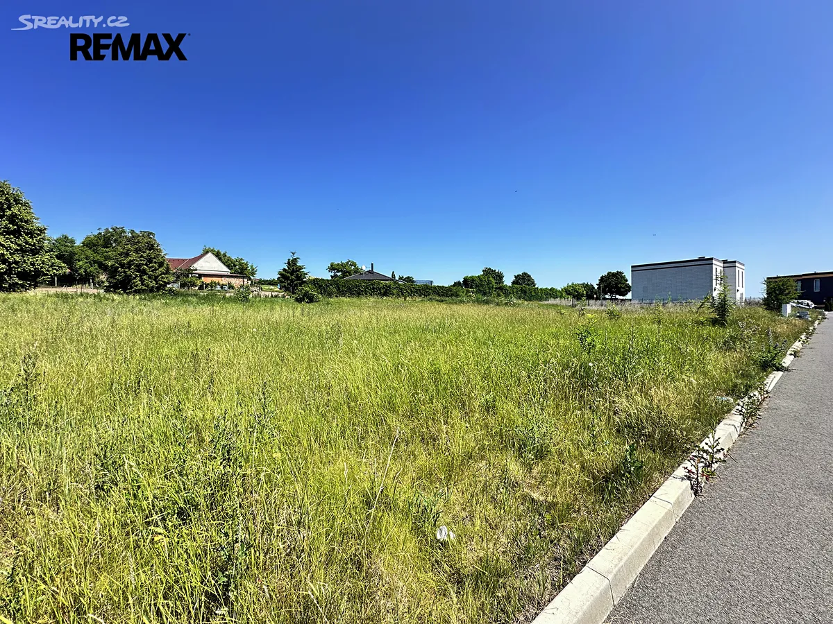 Prodej stavebního pozemku 804 m² – pohled 2