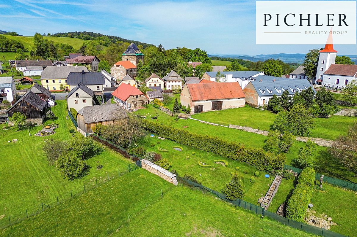 Prodej rodinného domu 355 m², pozemek 1760 m² – fotografie 4