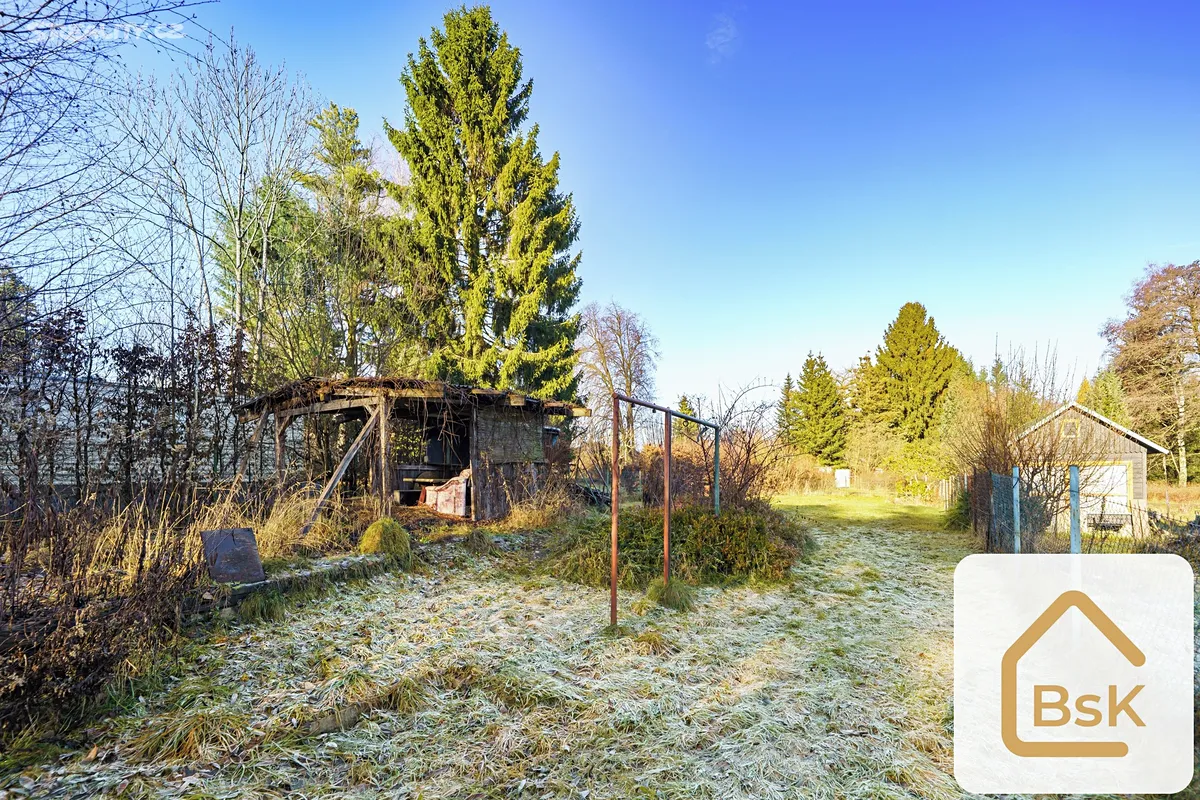 Prodej stavebního pozemku 897 m² – další