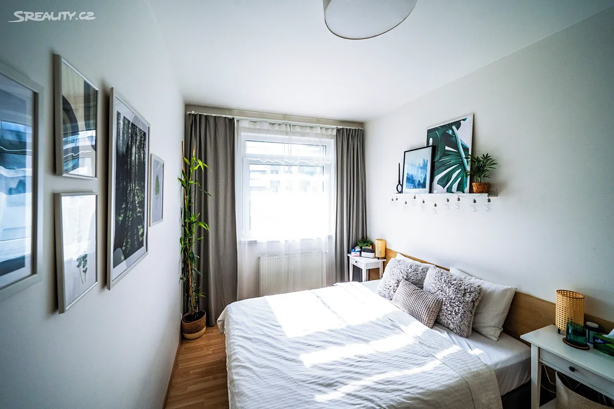 Pronájem bytu 2+kk 46 m² – pohled 2