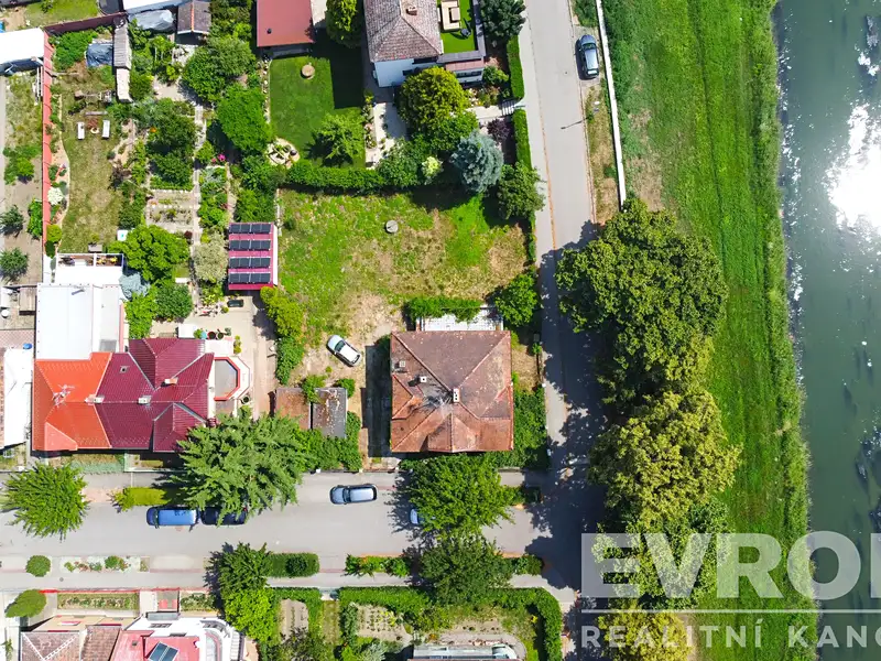 Prodej rodinného domu 300 m², pozemek 826 m², Břeclav – náhled fotky 3