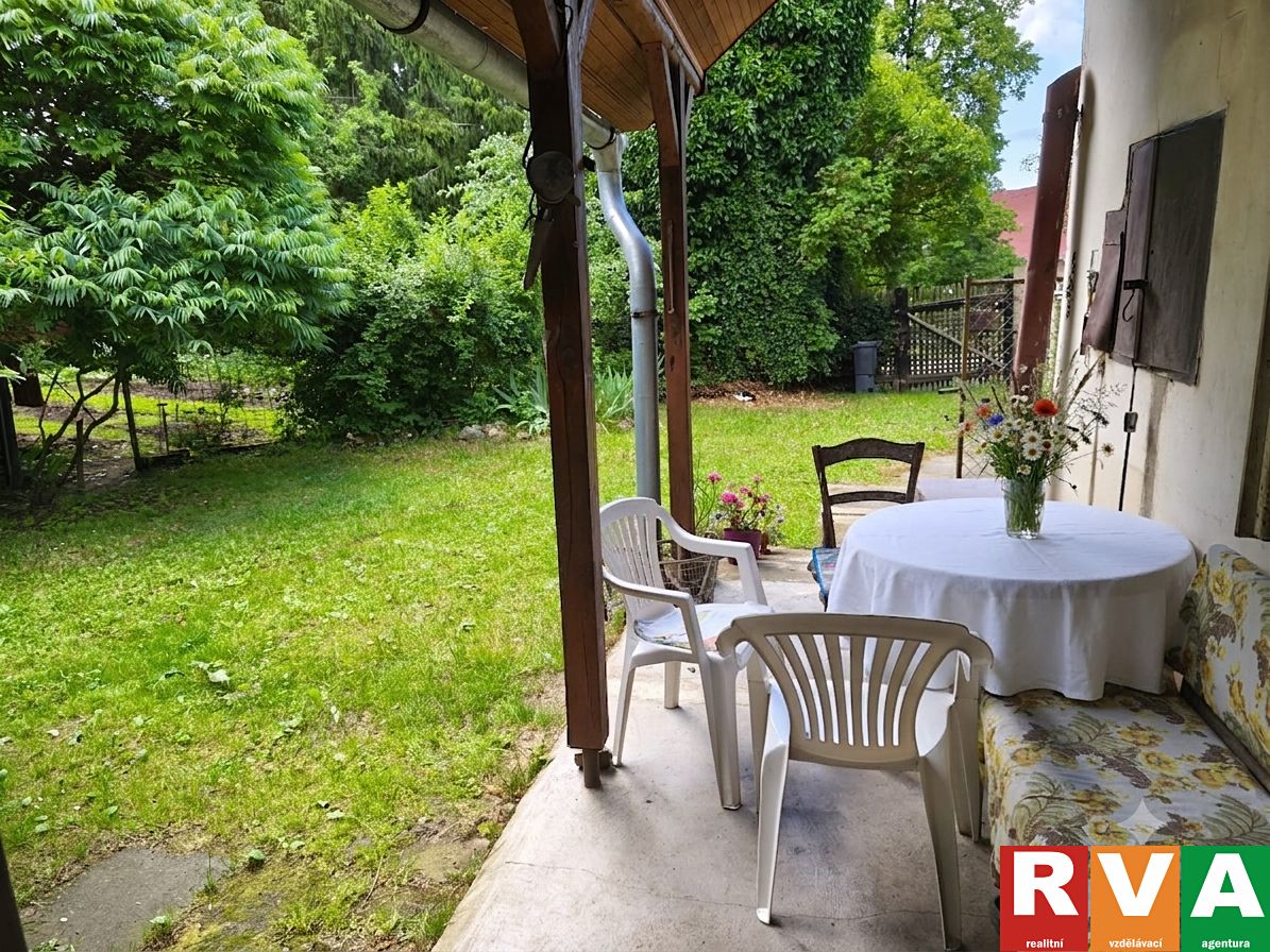 Prodej rodinného domu 100 m², pozemek 904 m² – fotografie 2