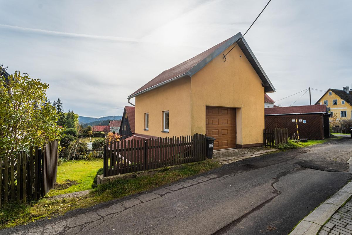 Prodej rodinného domu 65 m², pozemek 279 m² – fotografie 2