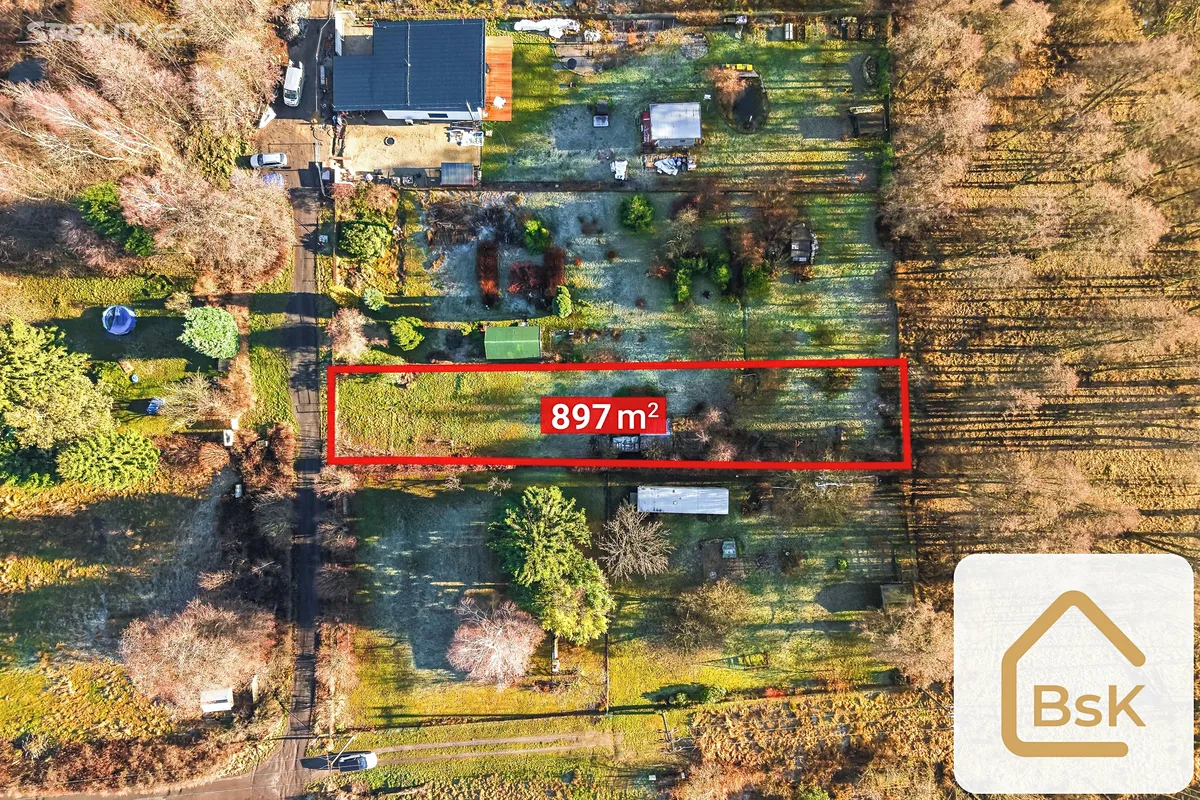 Prodej stavebního pozemku 897 m² – pohled 3
