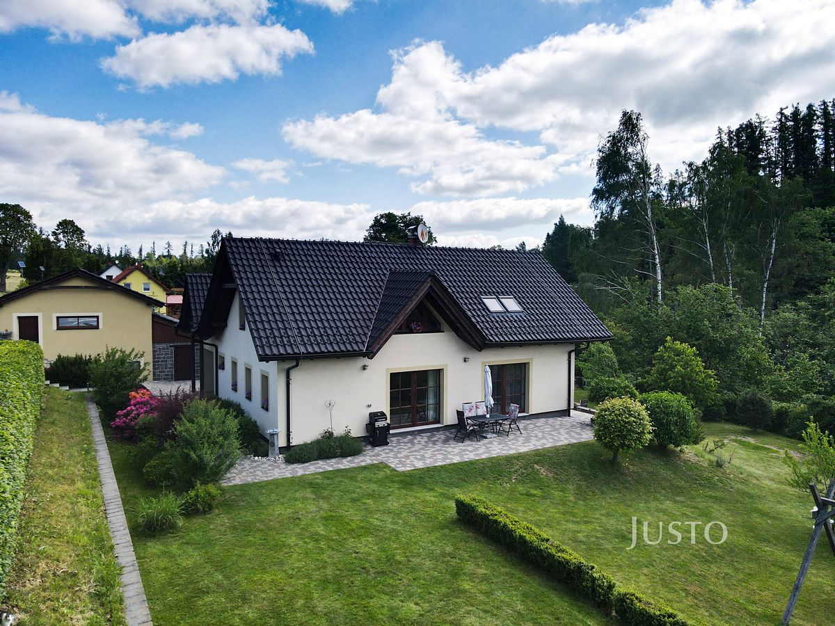 Prodej rodinného domu 256 m², pozemek 1947 m² – fotografie 2