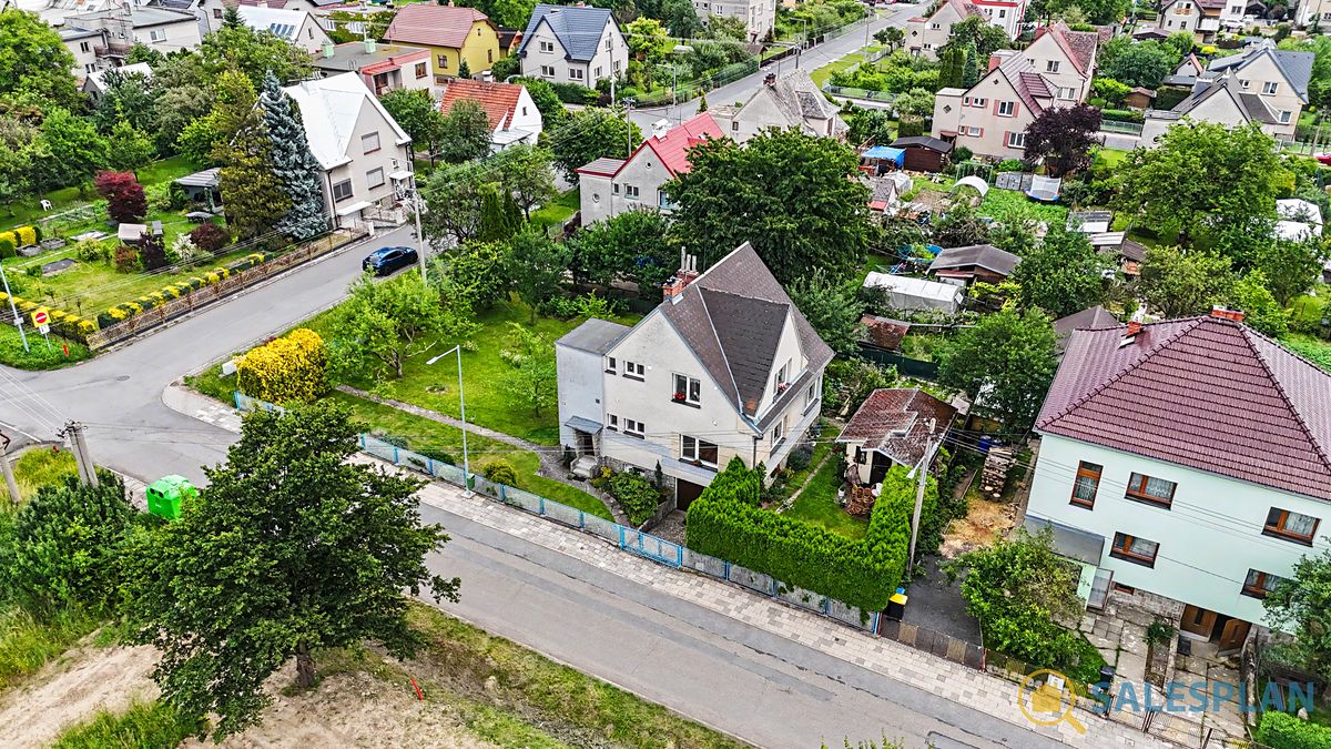 Prodej rodinného domu 214 m², pozemek 821 m² – fotografie 2