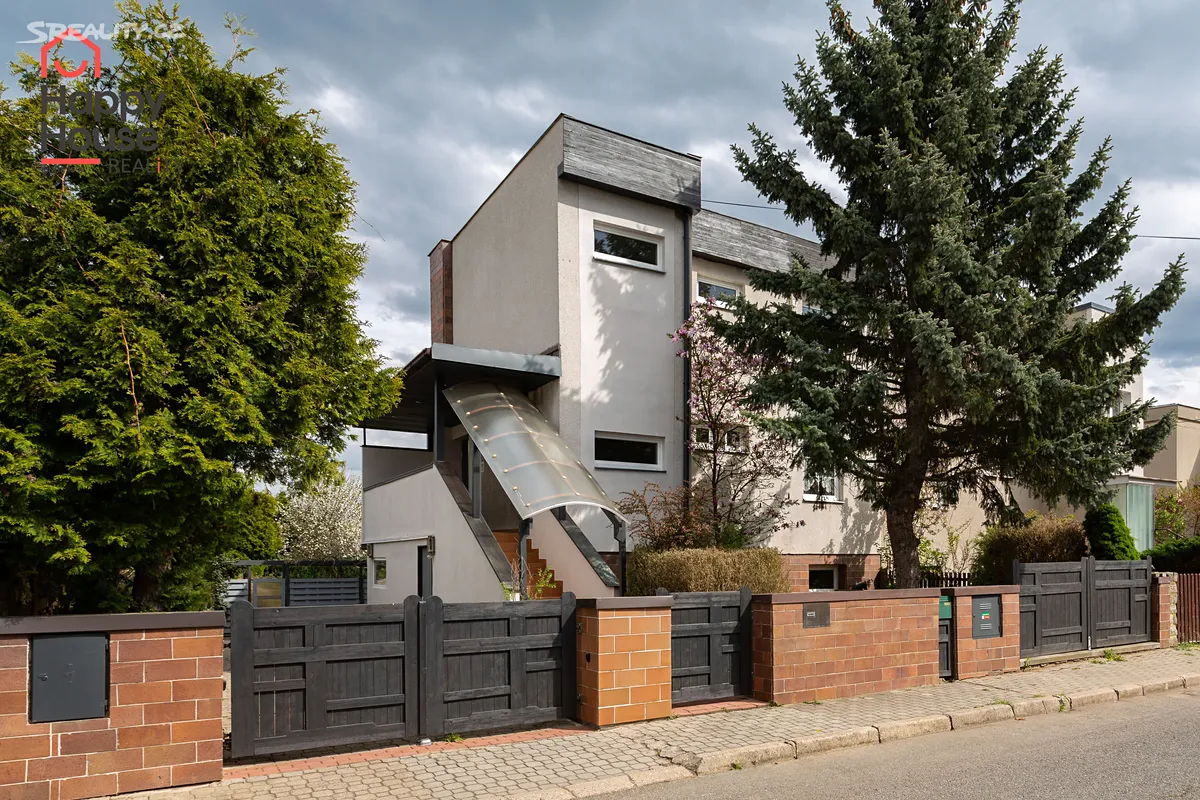Pronájem rodinného domu 250 m², pozemek 625 m², Hostivice