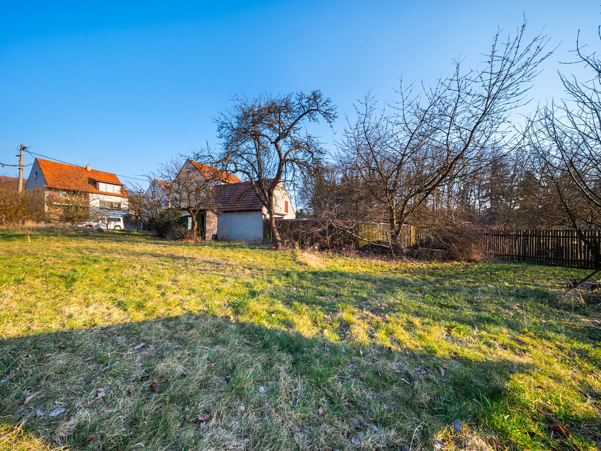 Prodej stavebního pozemku 806 m² – fotografie 2
