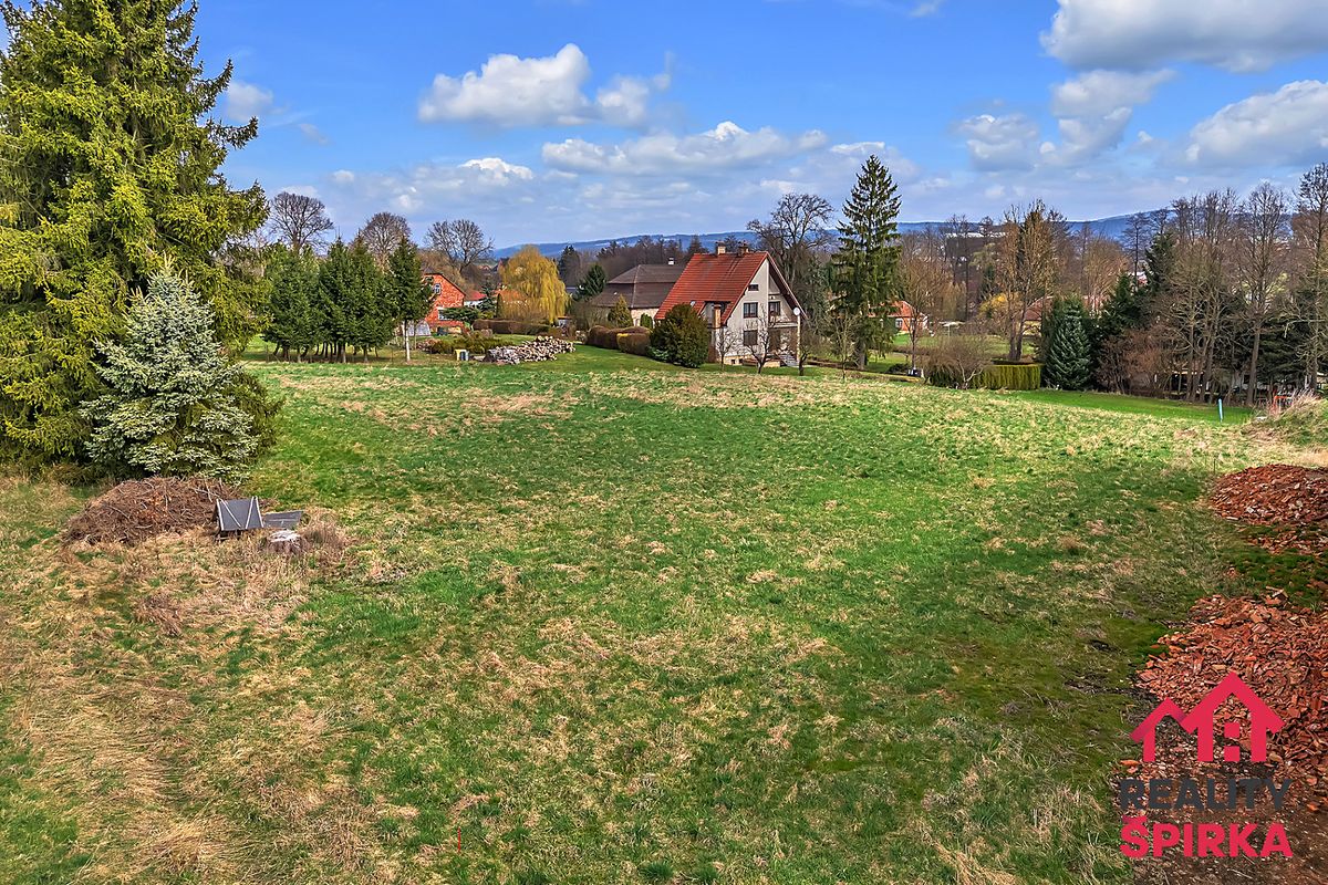 Prodej stavebního pozemku 1692 m²