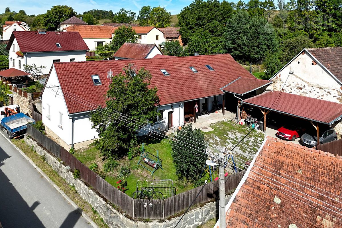 Prodej rodinného domu 415 m², pozemek 888 m²