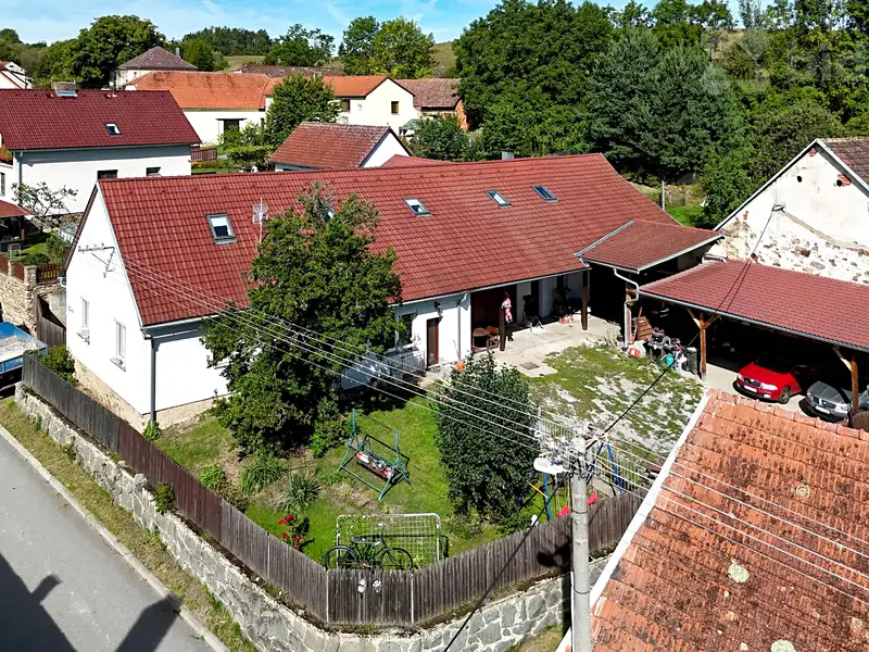 Prodej rodinného domu 415 m², pozemek 888 m², Kraselov – náhled fotky 1