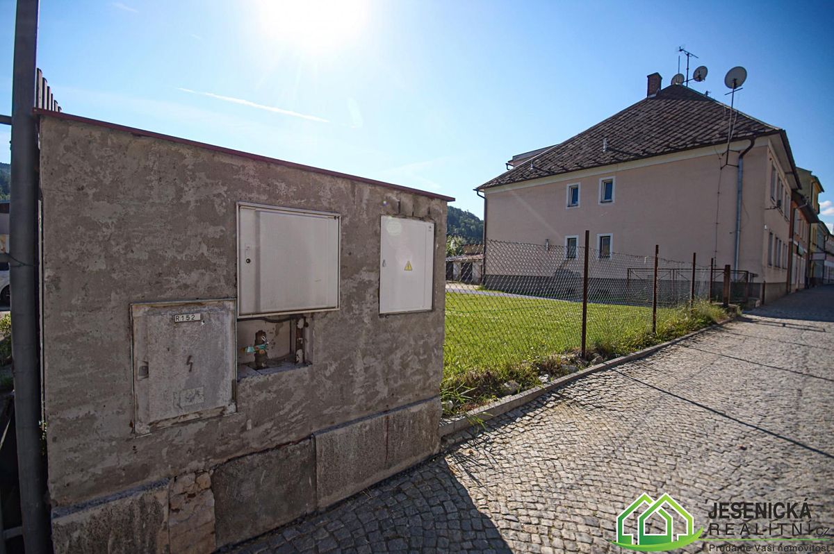 Prodej stavebního pozemku 1071 m² – fotografie 3