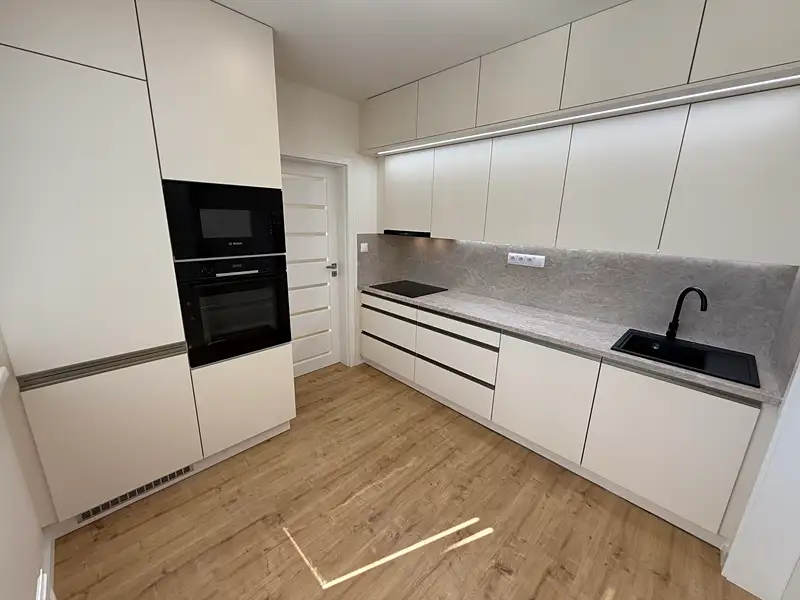 Prodej bytu 3+1 72 m², Zlín – náhled fotky 2