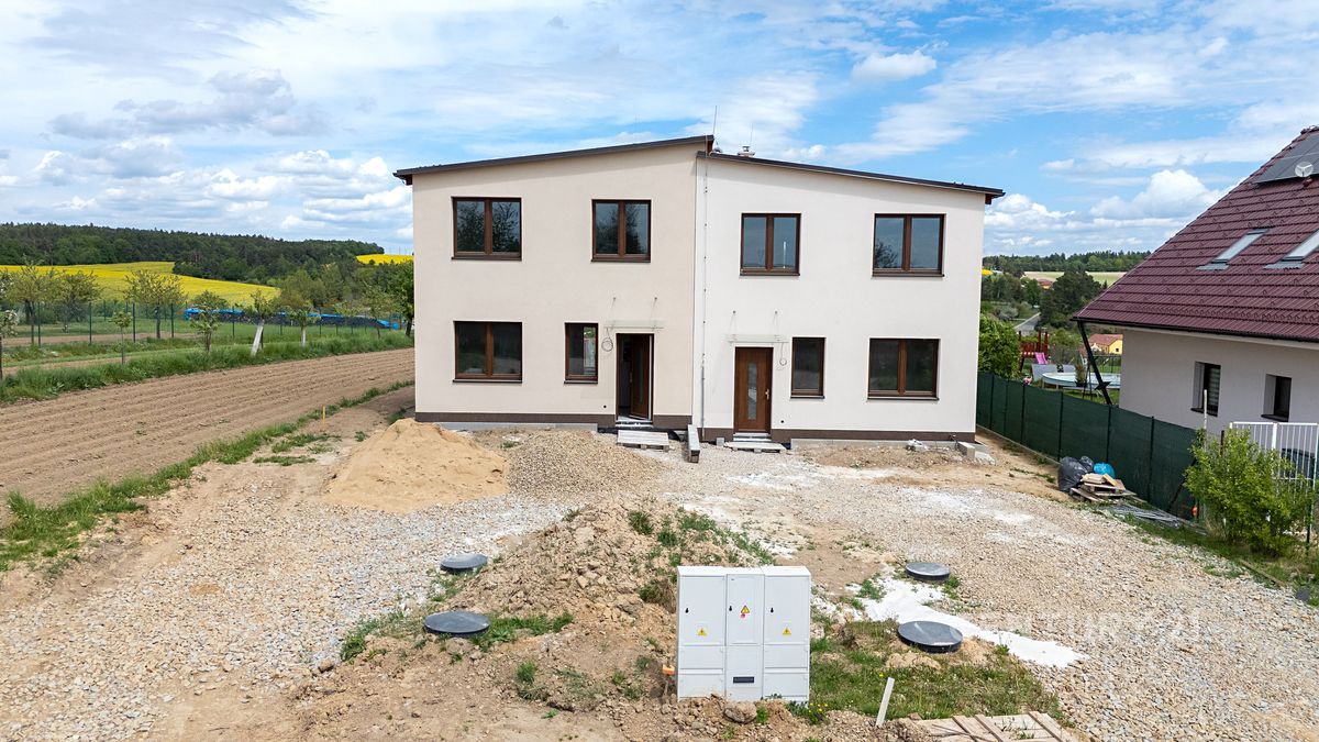 Prodej rodinného domu 135 m², pozemek 776 m² – fotografie 2