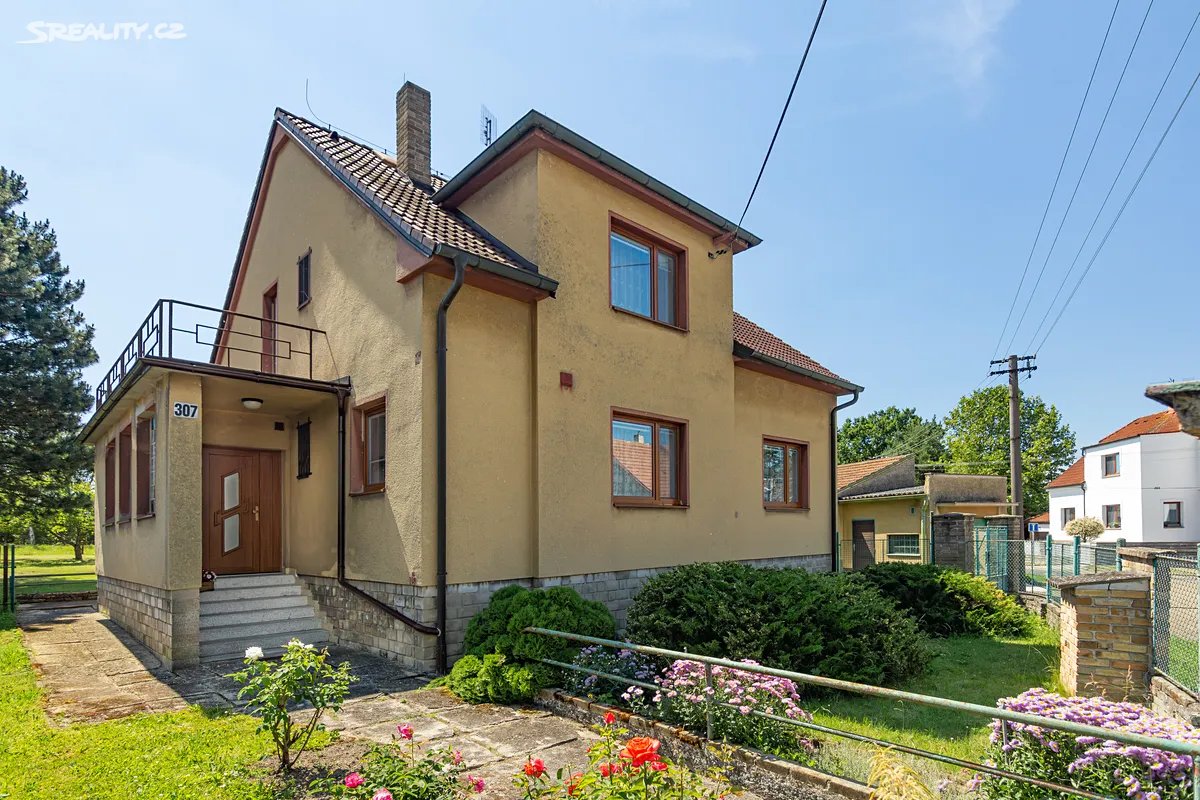 Prodej rodinného domu 330 m², pozemek 1142 m² – pohled 2