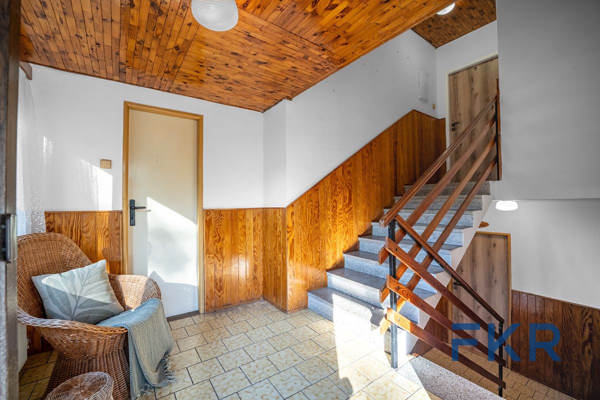 Prodej rodinného domu 265 m², pozemek 1297 m² – fotografie 5