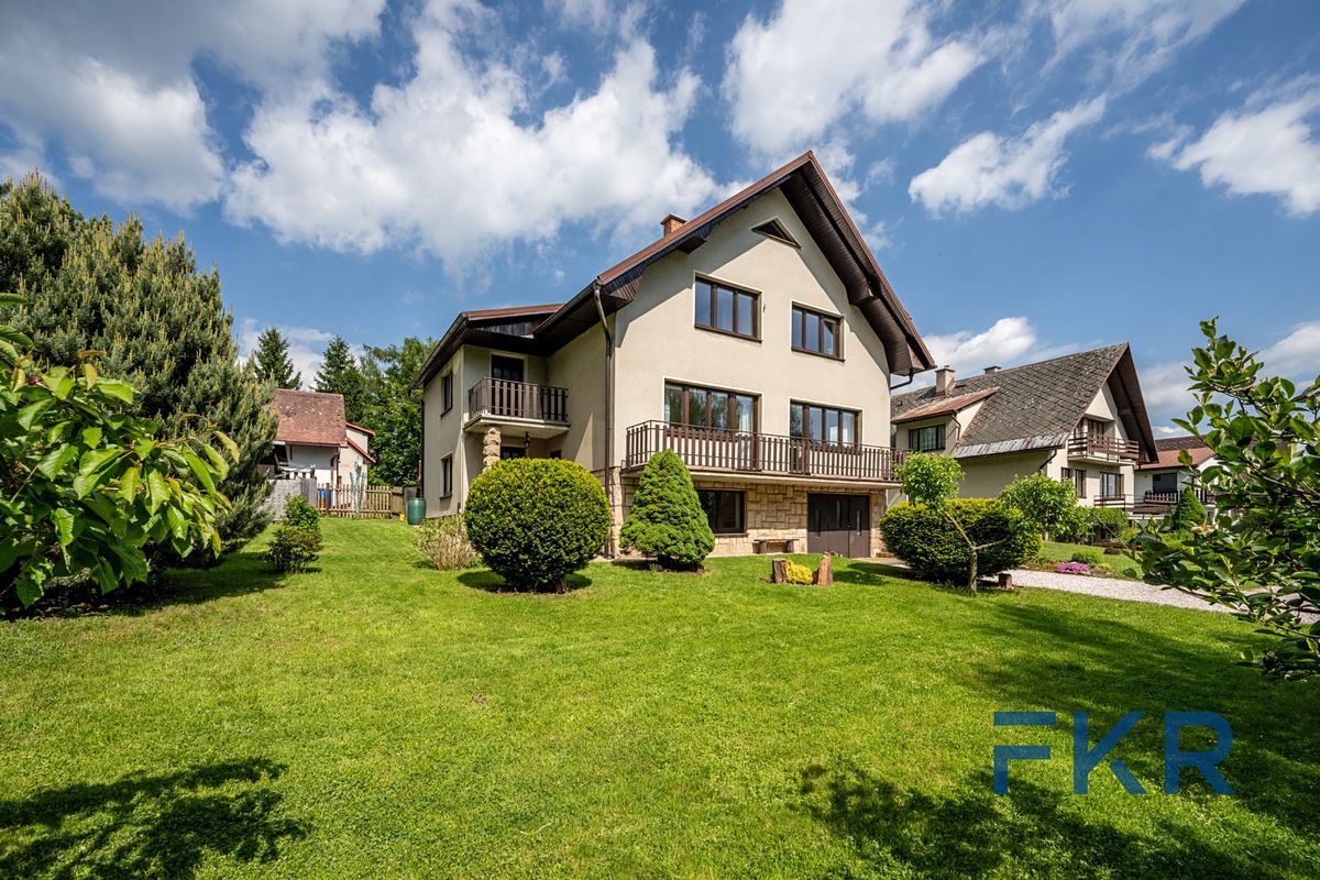 Prodej rodinného domu 265 m², pozemek 1297 m² – fotografie 3