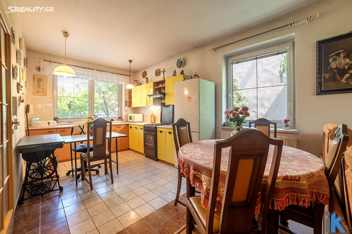 Prodej rodinného domu 111 m², pozemek 1052 m² – pohled 2